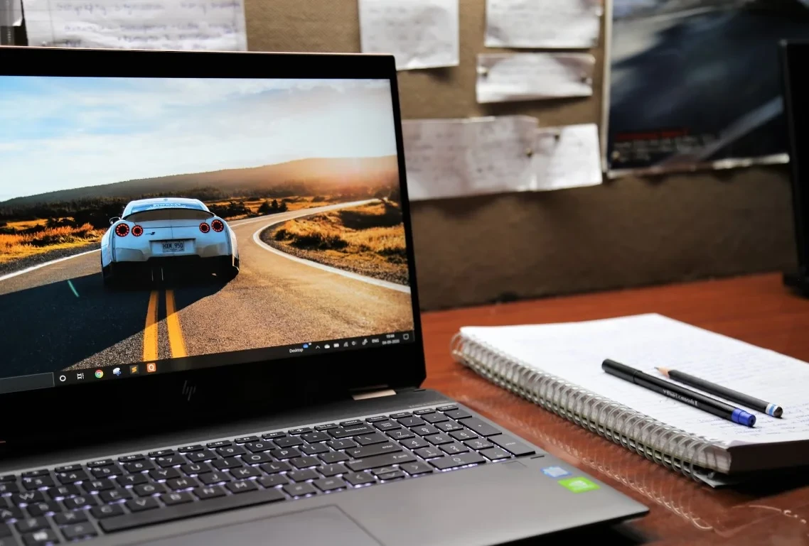 macbook-pro-on-brown-wooden-table