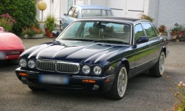 Jaguar XJ8 2001 Gasoline Automatic