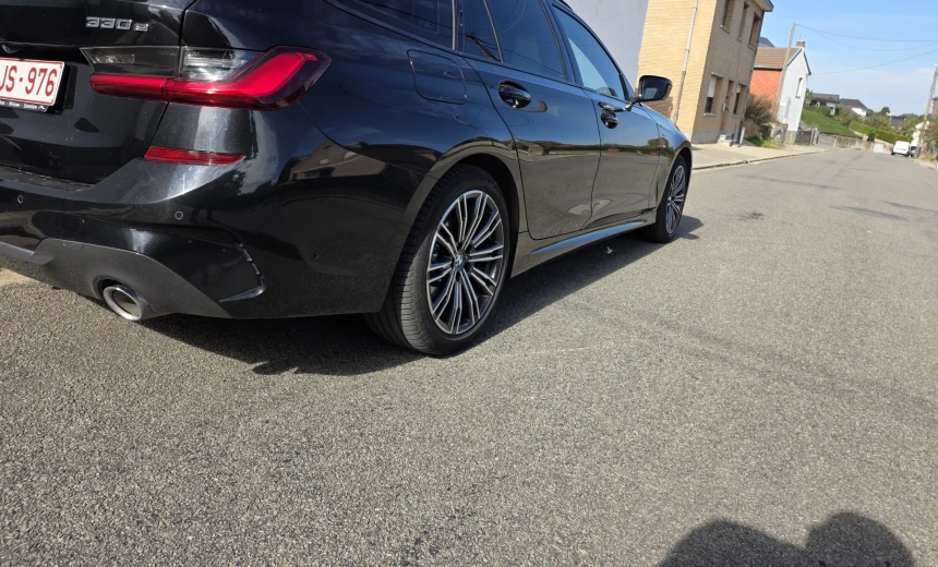 BMW 330 2021 Hybrid Electric/Gasoline Automatic Image 4