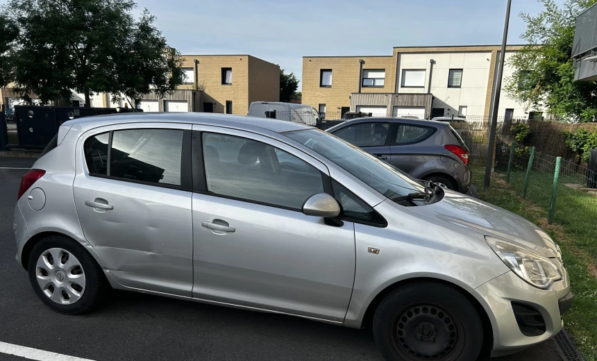 Opel Corsa 2011 Gasoline Manual Image 2
