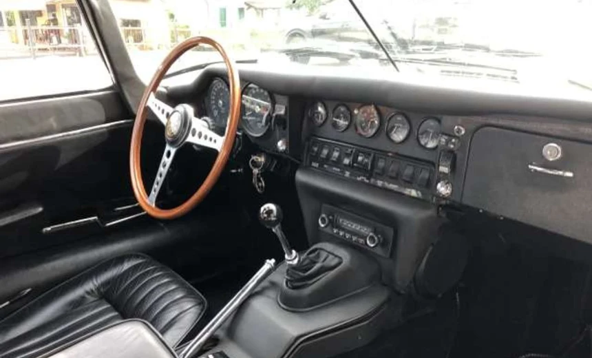 Jaguar E-Type 1969 Gasoline Manual Image 4