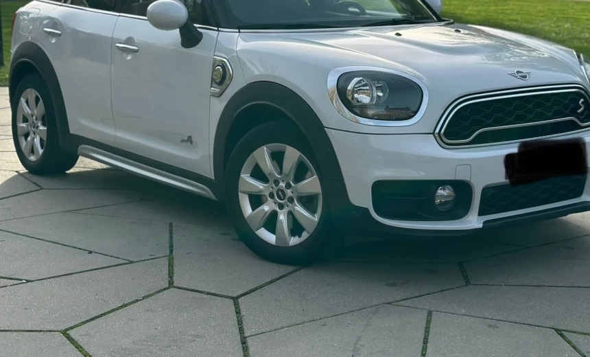 MINI Cooper Countryman 2018 Hybrid Electric/Gasoline Automatic Image 0