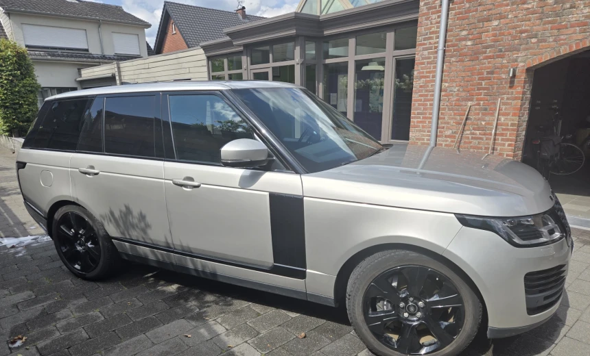 Land Rover Range Rover 2018 Hybrid Electric/Gasoline Automatic Image 1