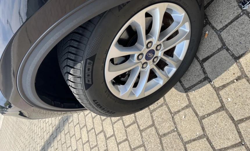 Ford Kuga 2021 Hybrid Electric/Gasoline Automatic Image 6