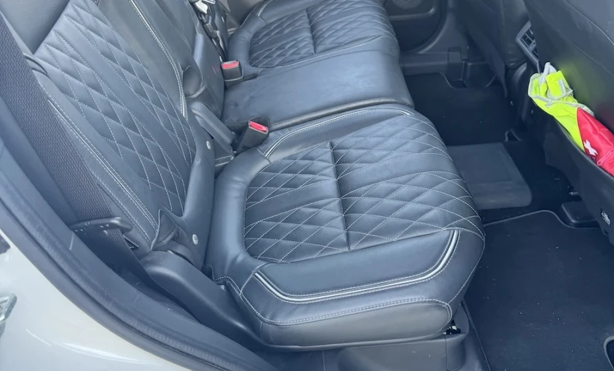 Mitsubishi Outlander 2019 Hybrid Electric/Gasoline Automatic Image 8