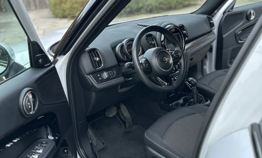 MINI Cooper Countryman 2018 Hybrid Electric/Gasoline Automatic Image 18