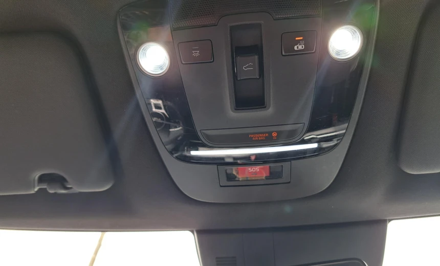 Kia Sportage 2022 Hybrid Electric/Gasoline Automatic Image 16