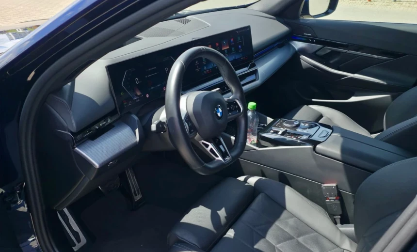 BMW 520 2024 Hybrid Electric/Gasoline Automatic Image 17