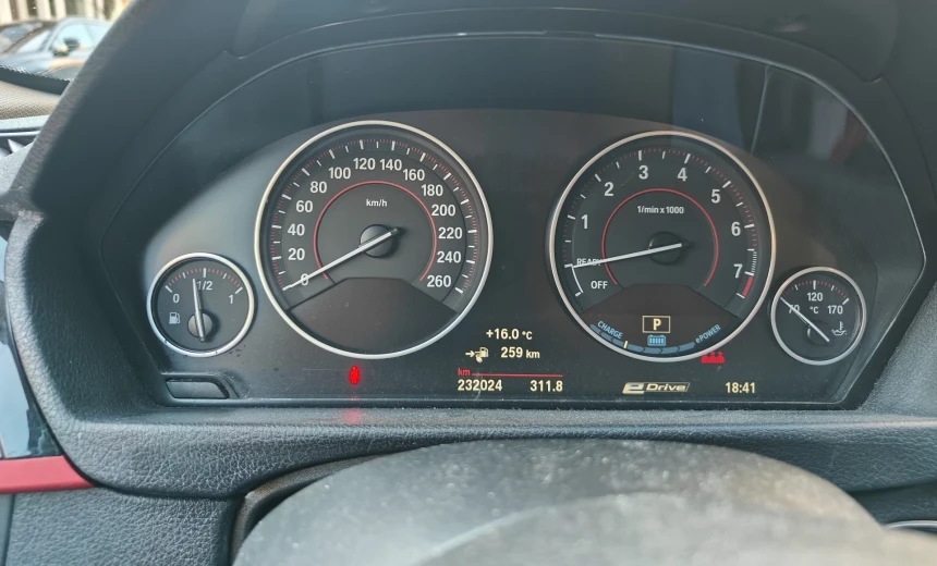 BMW 330 2016 Hybrid Electric/Gasoline Automatic Image 12