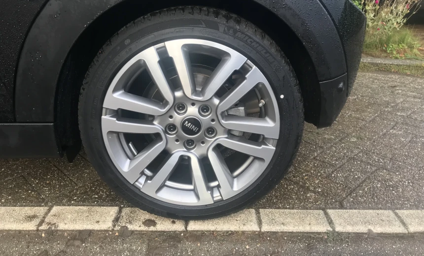 MINI Cooper 2016 Gasoline Manual Image 1