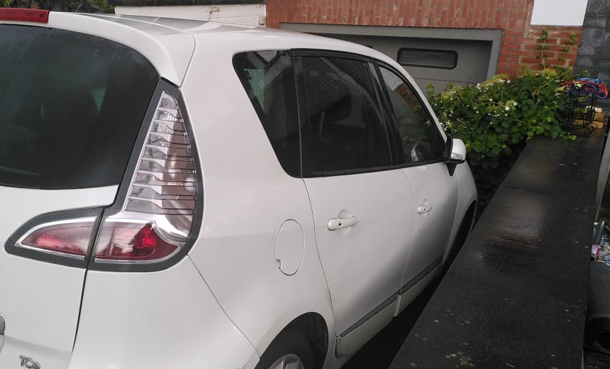 Renault Scenic 2013 Gasoline Manual Image 2