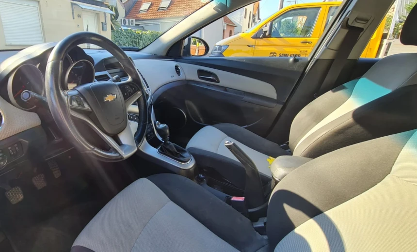 Chevrolet Cruze 2011 Gasoline Manual Image 7