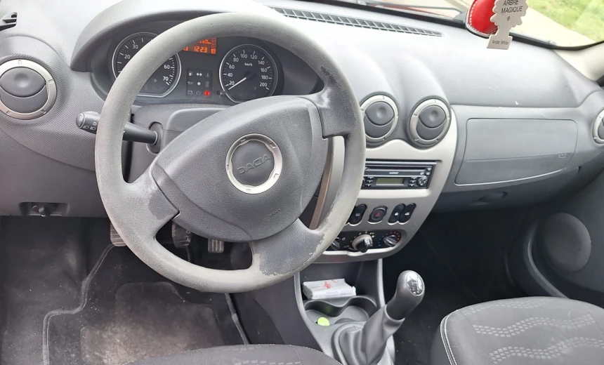 Dacia Sandero 2010 Diesel Manual Image 5