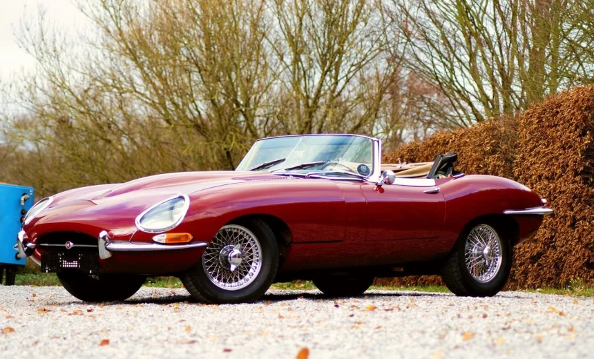 Jaguar E-Type 1966 Gasoline Manual Image 0