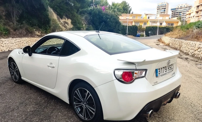 Toyota GT86 2013 Gasoline Manual Image 3