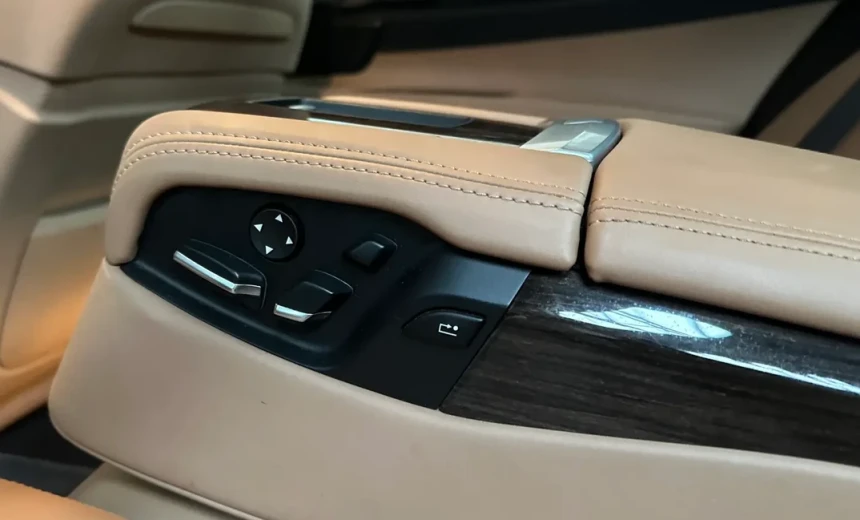 BMW 750 2010 Gasoline Automatic Image 6