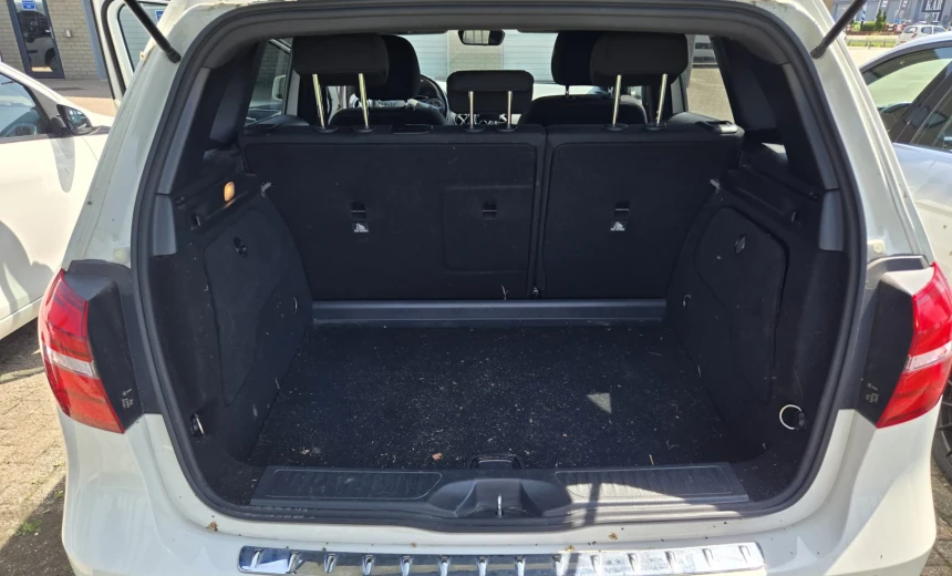 Mercedes-Benz B 250 2015 Electric Automatic Image 11