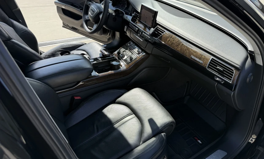 Audi A8 2011 Gasoline Automatic Image 15