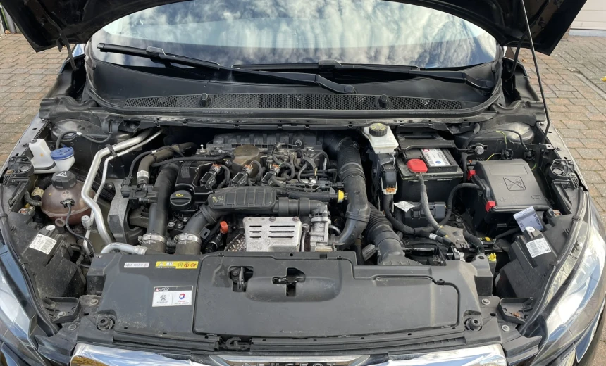 Peugeot 308 2016 Gasoline Manual Image 9