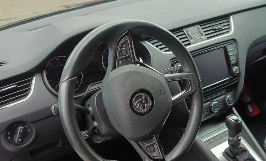 Skoda Octavia 2017 Gasoline Automatic Image 16