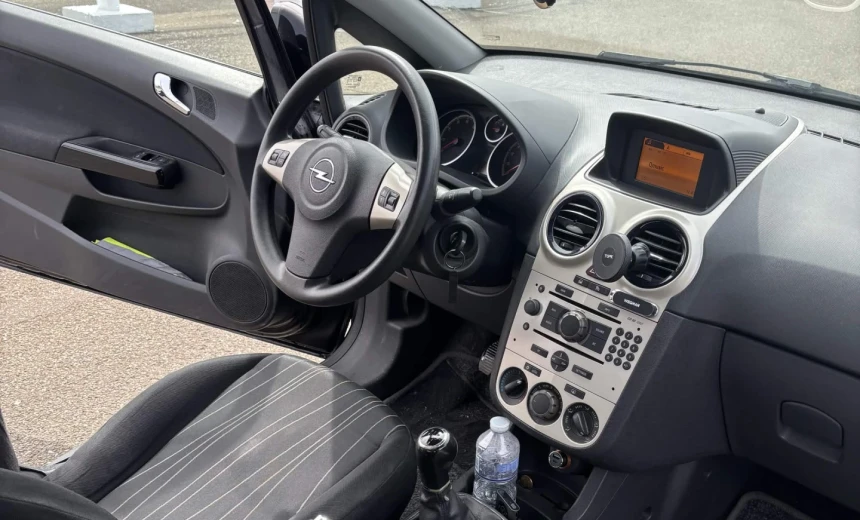 Opel Corsa 2008 Gasoline Manual Image 7