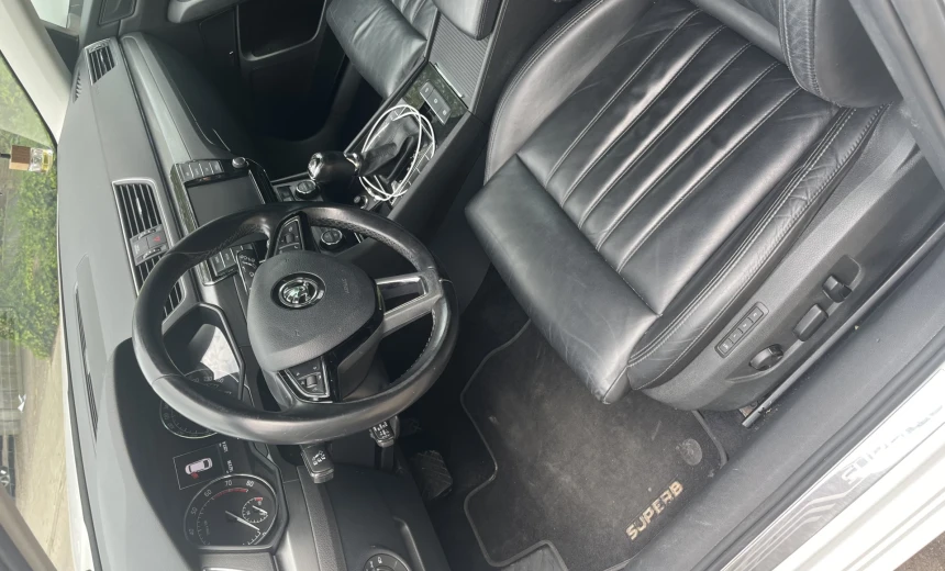 Skoda Superb 2015 Gasoline Automatic Image 14