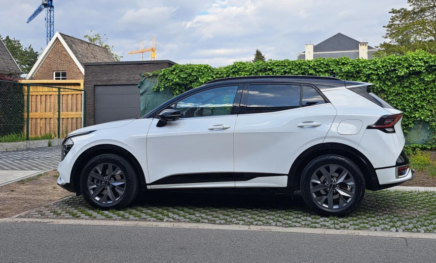 Kia Sportage 2022 Hybrid Electric/Gasoline Automatic Image 6