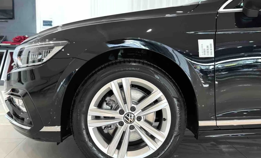Volkswagen Passat 2025 Gasoline Automatic Image 9