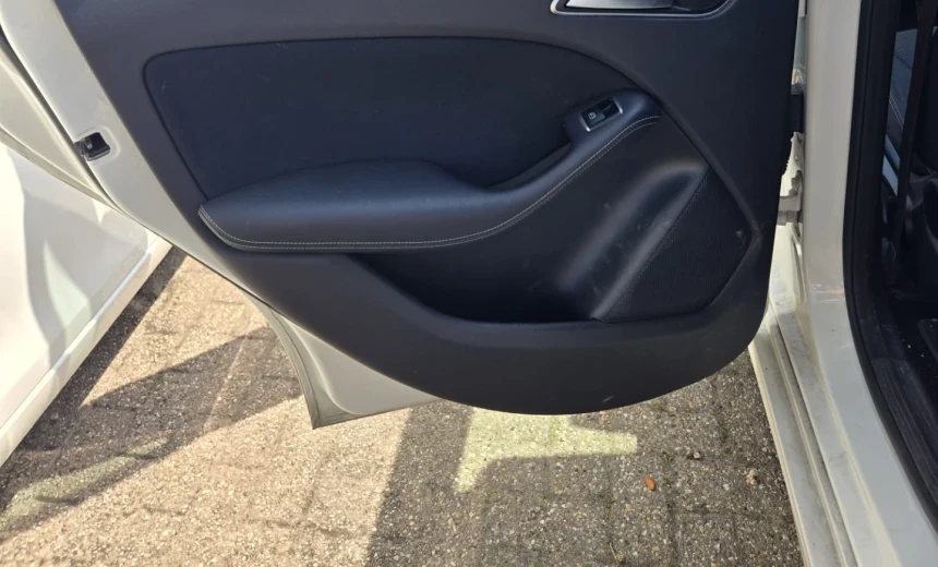 Mercedes-Benz B 250 2015 Electric Automatic Image 8