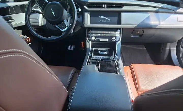 Jaguar XF 2019 Gasoline Automatic Image 4