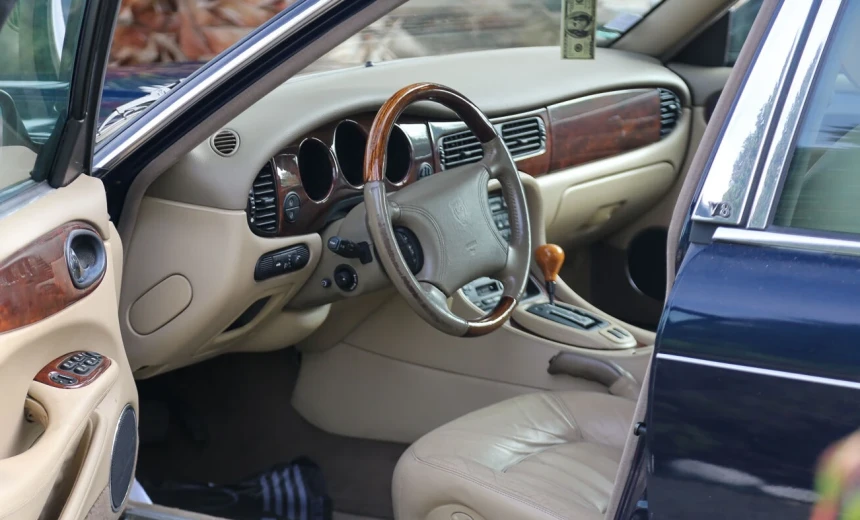 Jaguar XJ8 2001 Gasoline Automatic Image 3