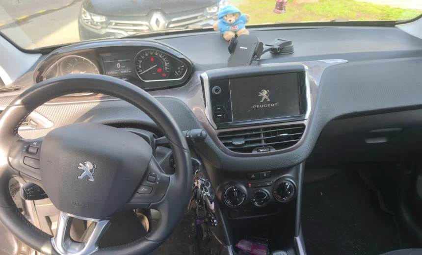 Peugeot 2008 2015 Gasoline Manual Image 5