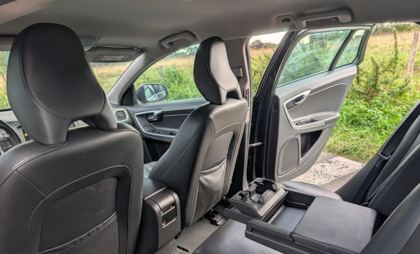 Volvo V60 2015 Diesel Manual Image 4