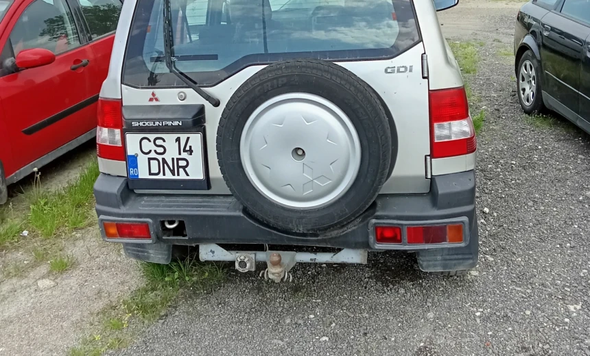 Mitsubishi Pajero Pinin 2001 Gasoline Manual Image 3