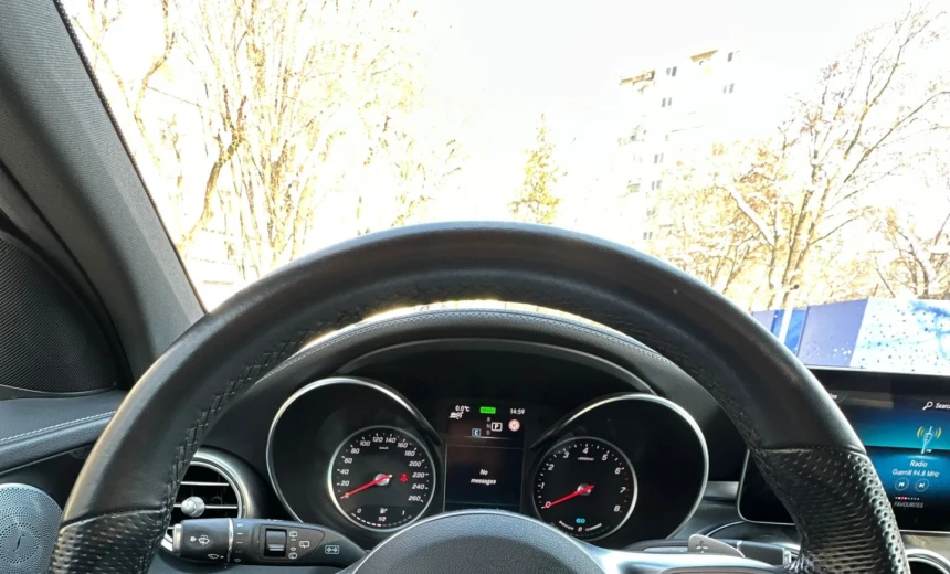 Mercedes-Benz GLC 300 2019 Hybrid Electric/Gasoline Automatic Image 7