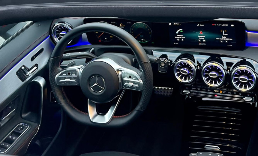Mercedes-Benz CLA 250 2020 Electric/Gasoline Automatic Image 13