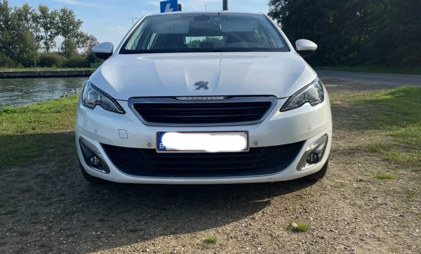 Peugeot 308 2015 Gasoline Manual Image 2