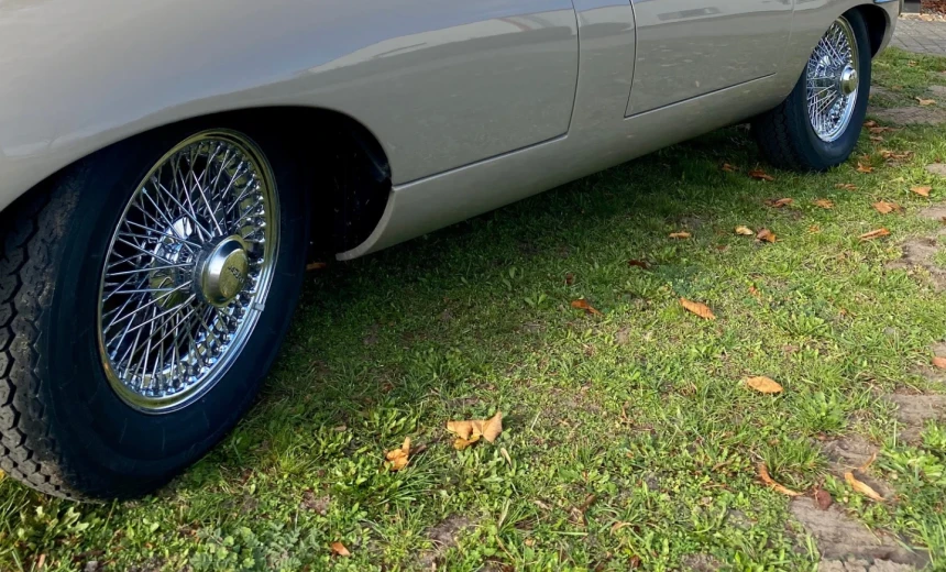 Jaguar E-Type 1970 Gasoline Manual Image 6