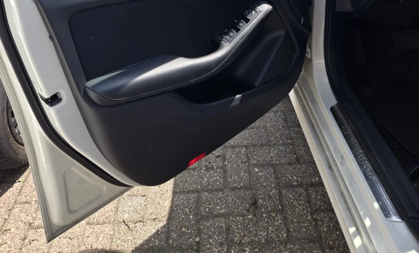 Mercedes-Benz B 250 2015 Electric Automatic Image 7