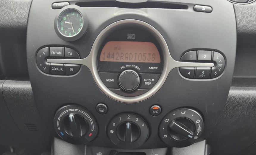 Mazda 2 2008 Gasoline Manual Image 3