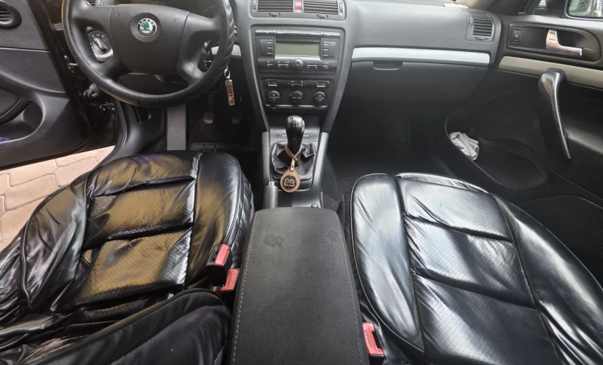 Skoda Octavia 2007 Gasoline Manual Image 3