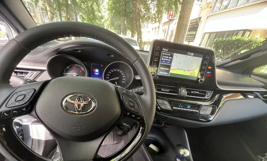 Toyota C-HR 2023 Hybrid Electric/Diesel Automatic Image 3
