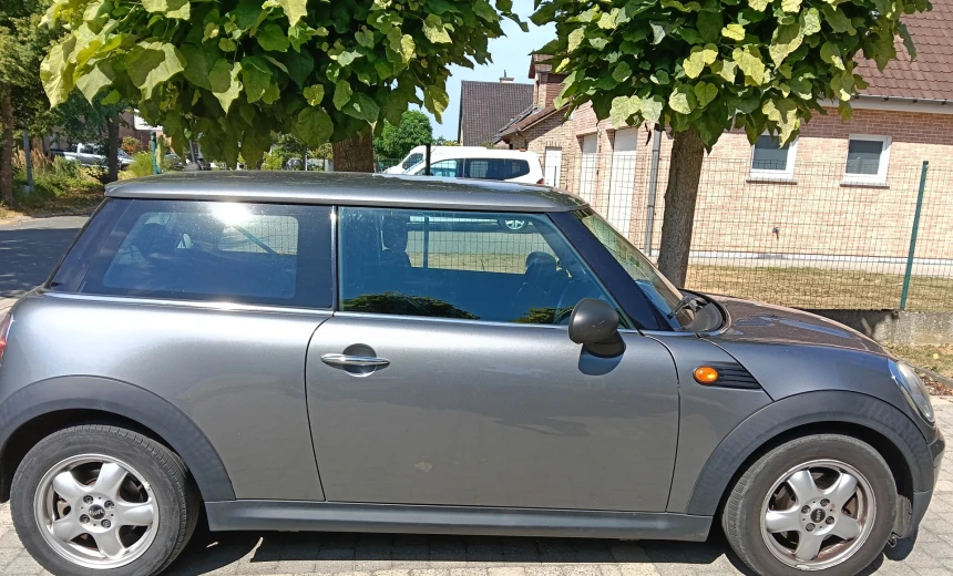 MINI Cooper 2013 Diesel Manual Image 2