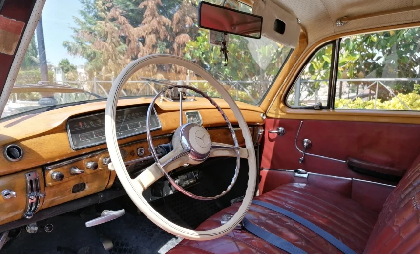 Mercedes-Benz 220 1961 Gasoline Manual Image 5