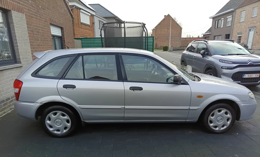 Mazda 323 2001 Gasoline Manual Image 1