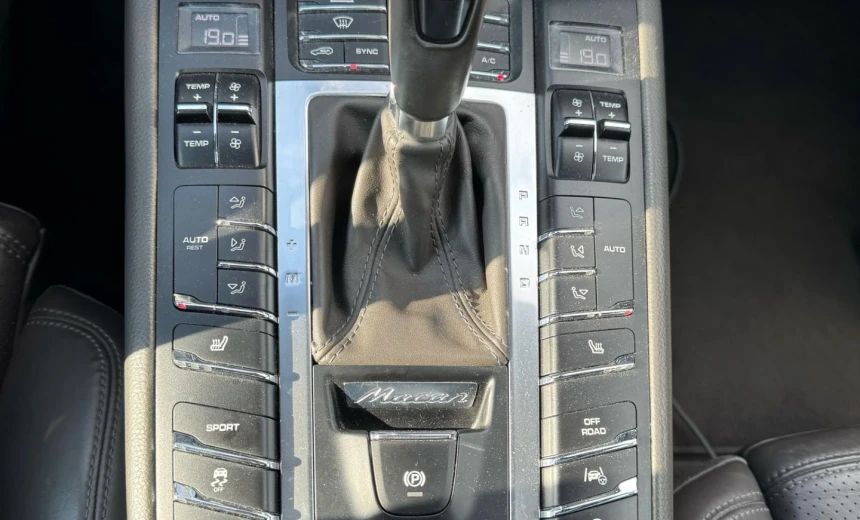 Porsche Macan 2017 Gasoline Automatic Image 11