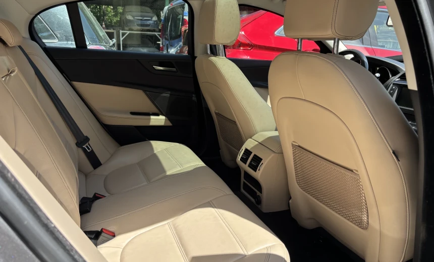 Jaguar XE 2018 Gasoline Automatic Image 6