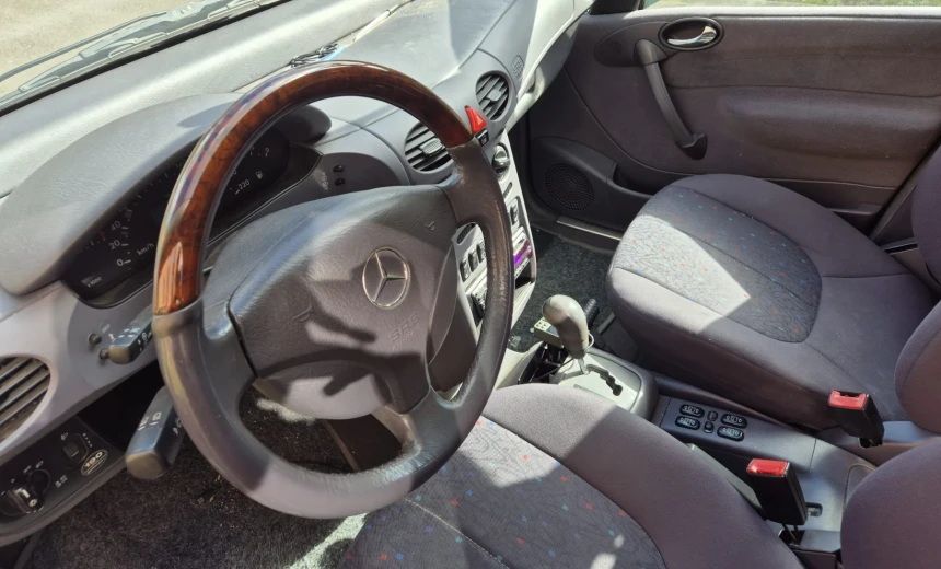 Mercedes-Benz A 160 1999 Gasoline Automatic Image 7