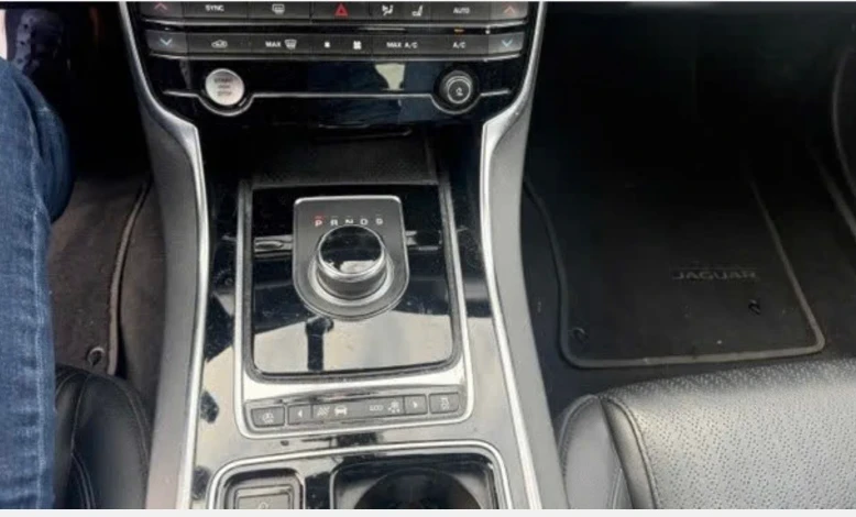Jaguar XF 2019 Gasoline Automatic Image 10