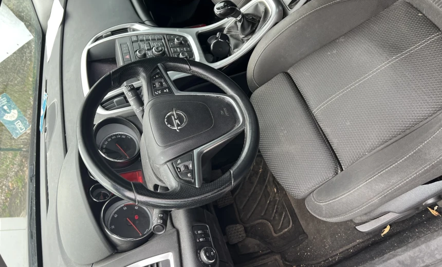 Opel Astra 2011 Diesel Manual Image 7